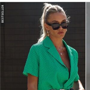 Vici Bright green NWT size small short sleeve blouse